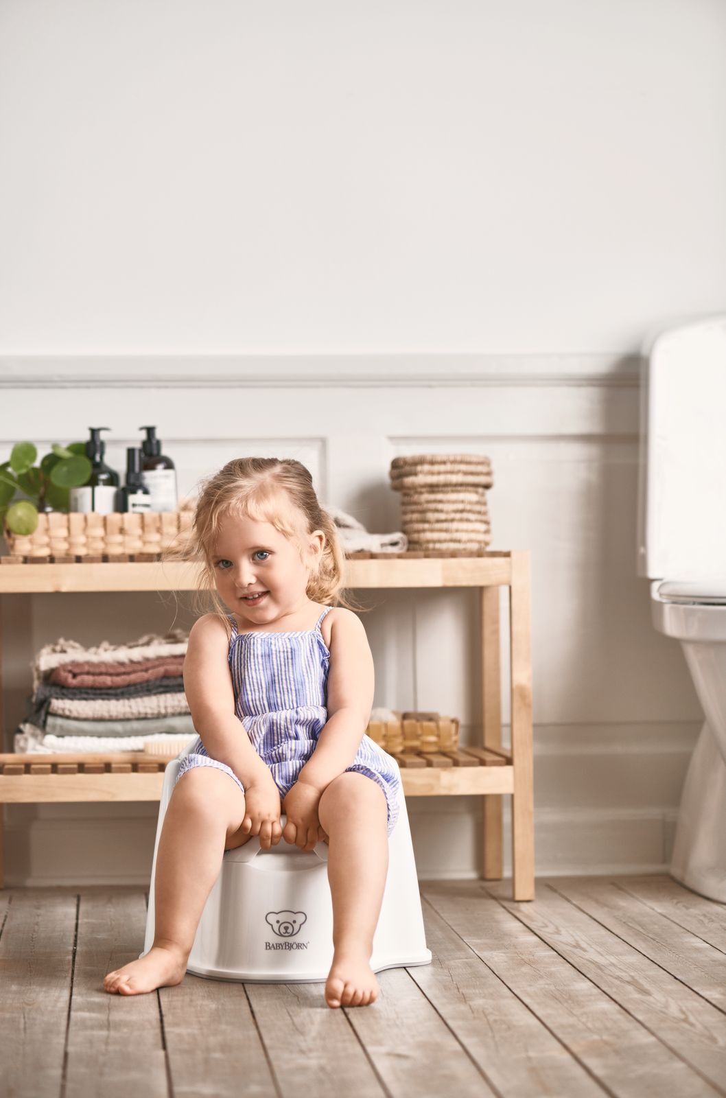 Babybjorn Potty Chair image number 2