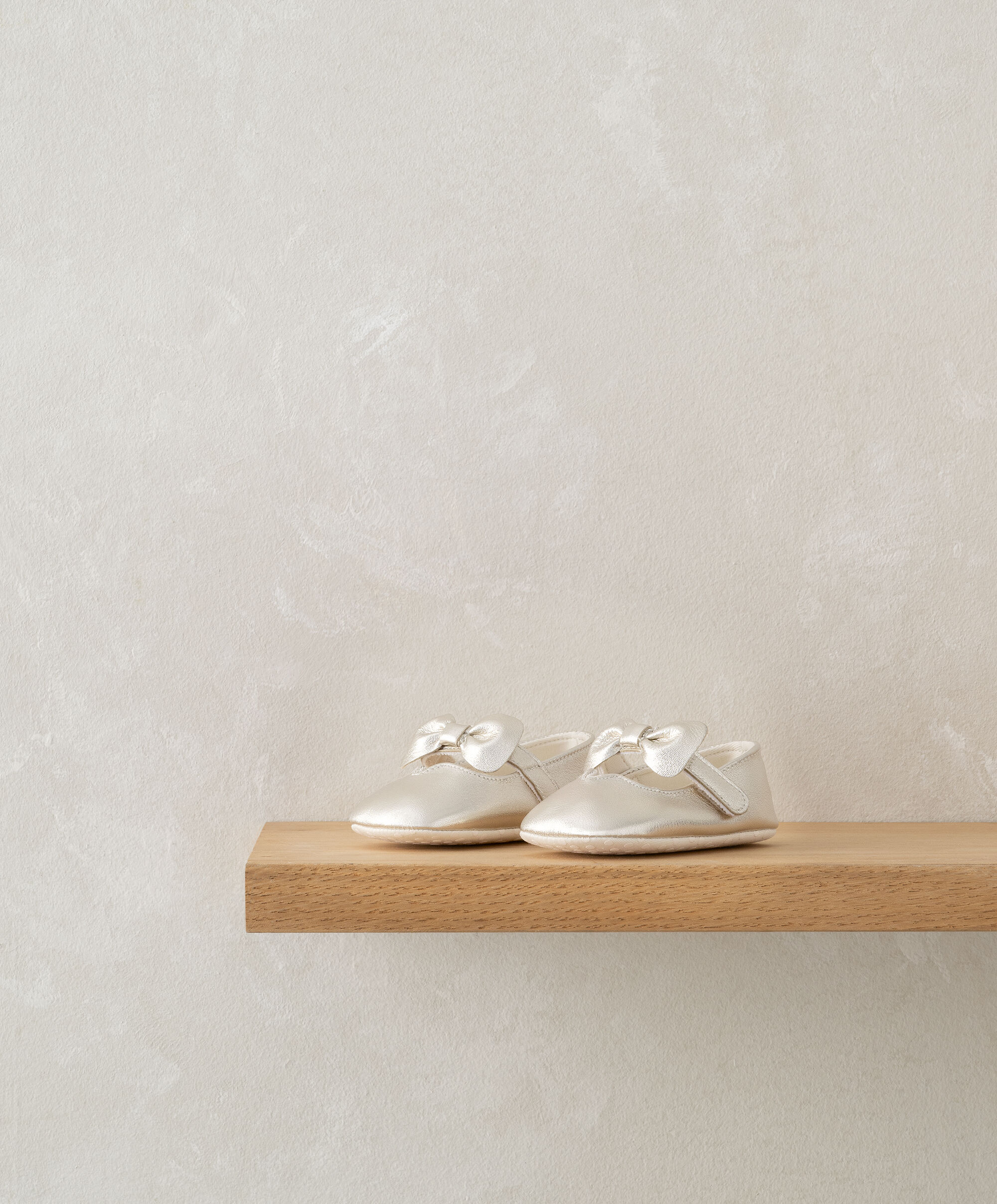 Bow Pram Shoes - Gold image number 1