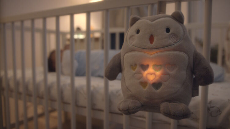 Tommee Tippee Ollie the Owl Rechargeable Light and Sound Sleep Aid image number 4