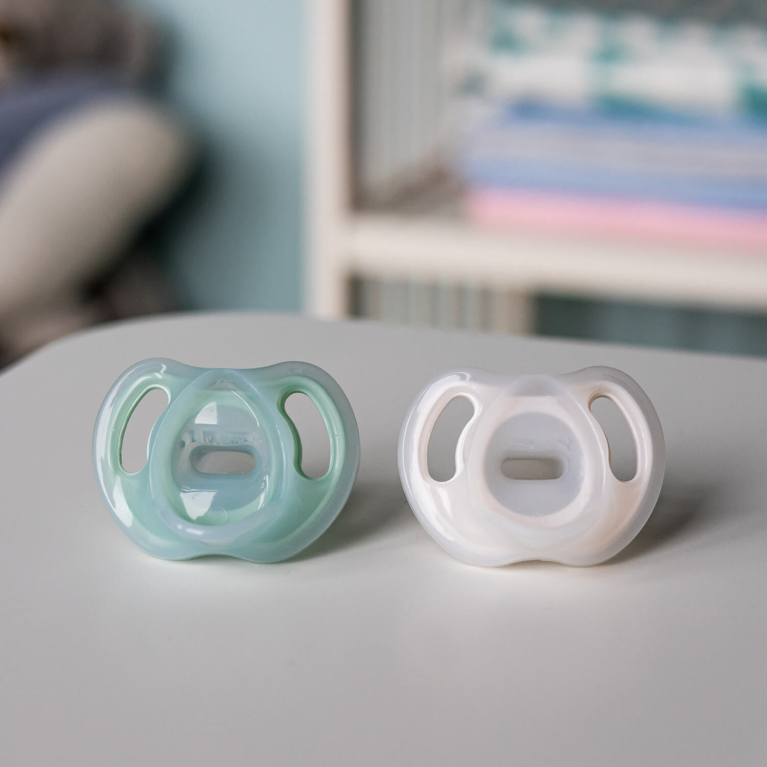 Tommee Tippee Ultra-Light Silicone Soother, 0-6M, 2 Pack, Symmetrical Orthodontic Design, Bpa-Free, One-Piece Design image number 7