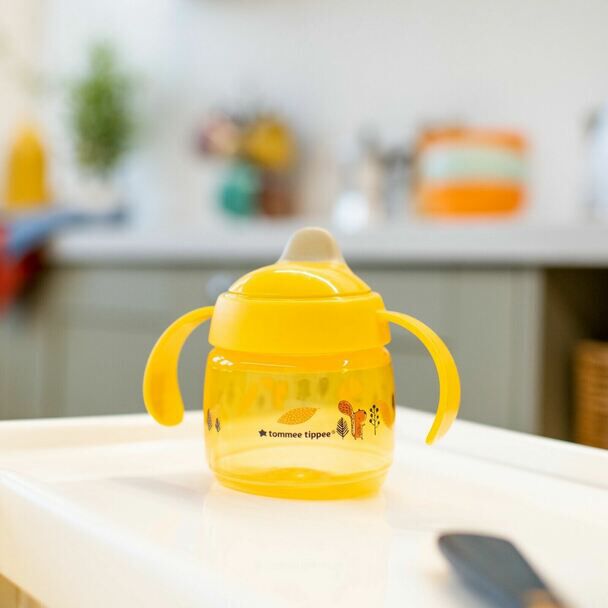 Tommee Tippee Superstar Sippee Weaning Cup, Babies Sippy Bottle, 190 ml A image number 4
