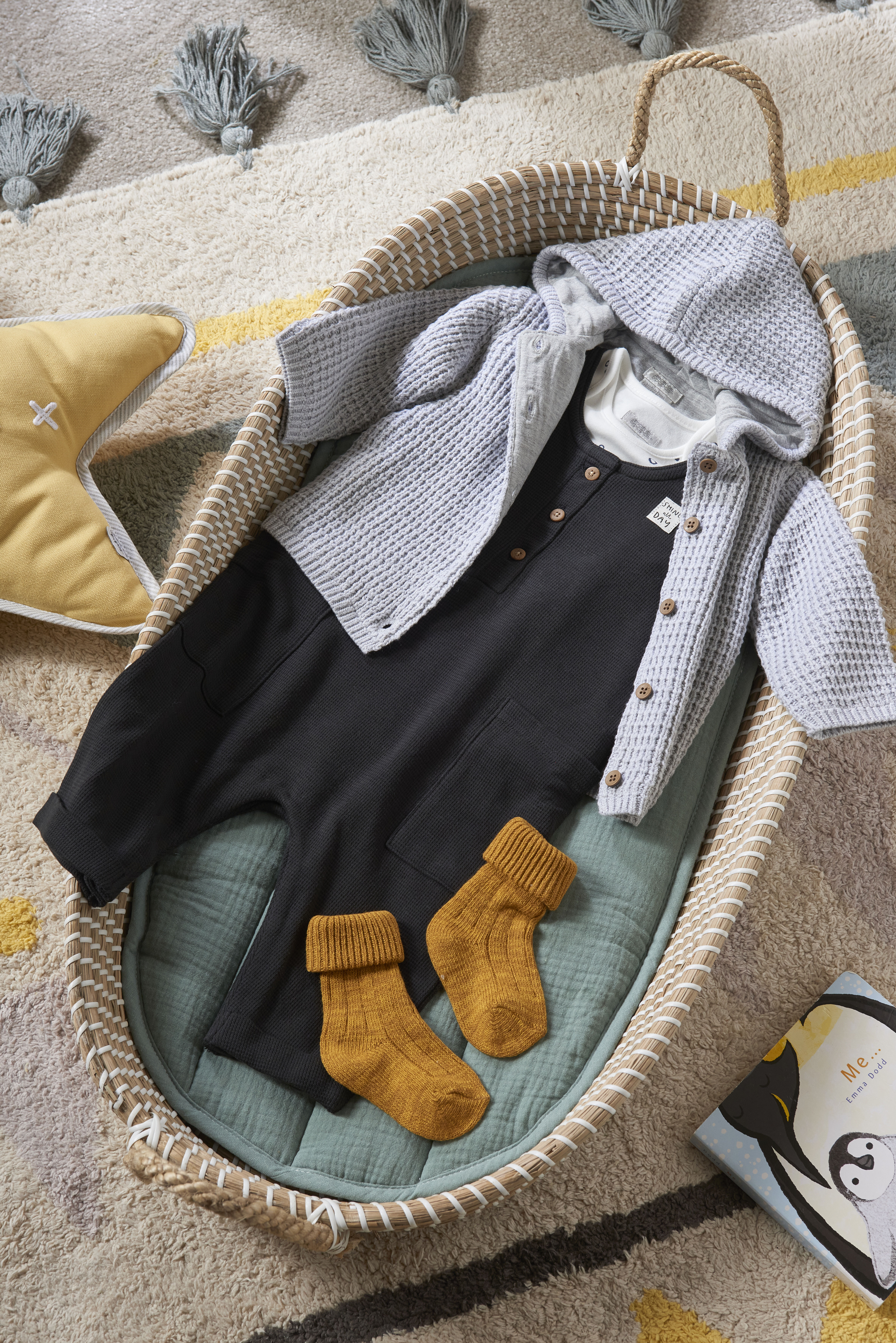 Dungaree & Bodysuit 2 Piece Set image number 6