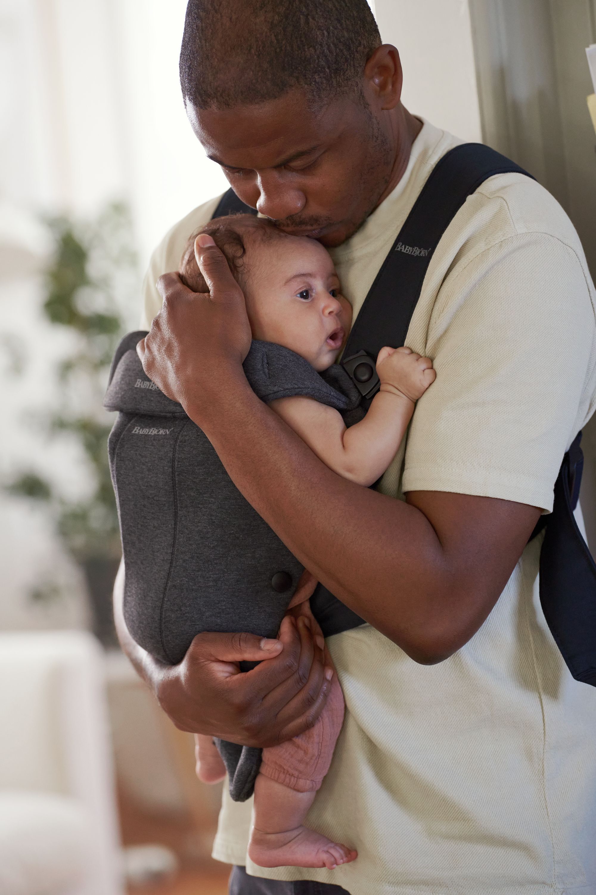 Babybjorn Baby Carrier Mini image number 4