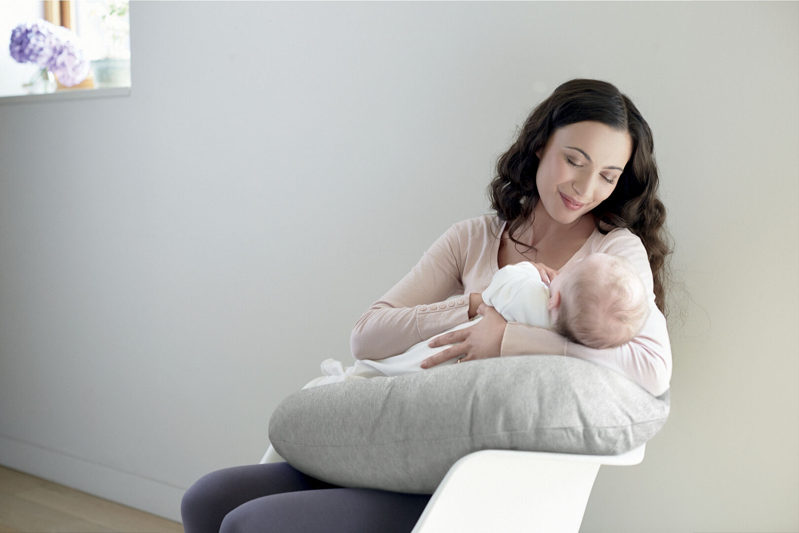 Nursing Pillow - Soft Grey image number 2