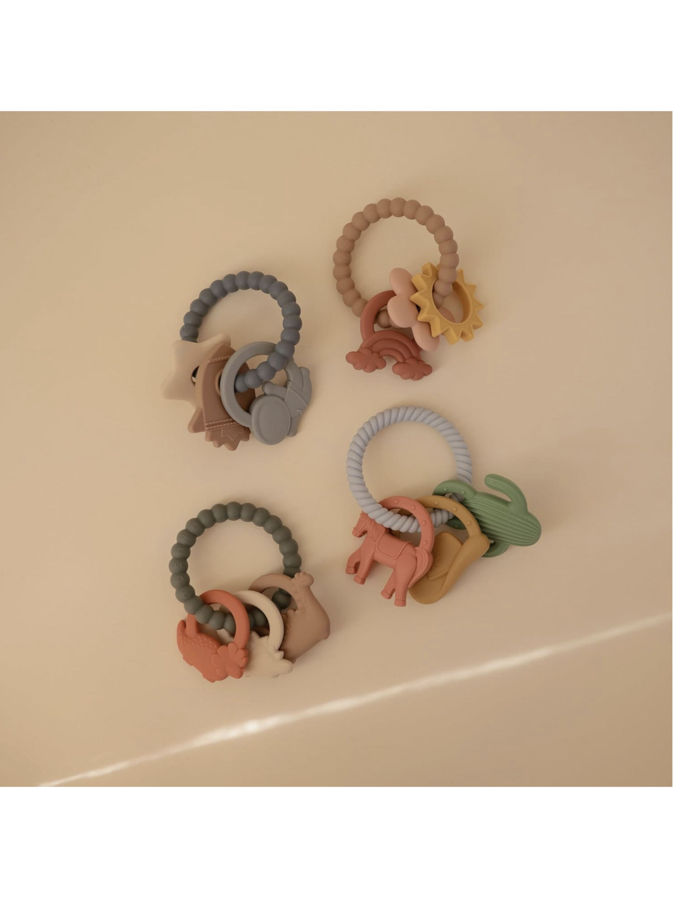 Mushie Space Teething Ring image number 2