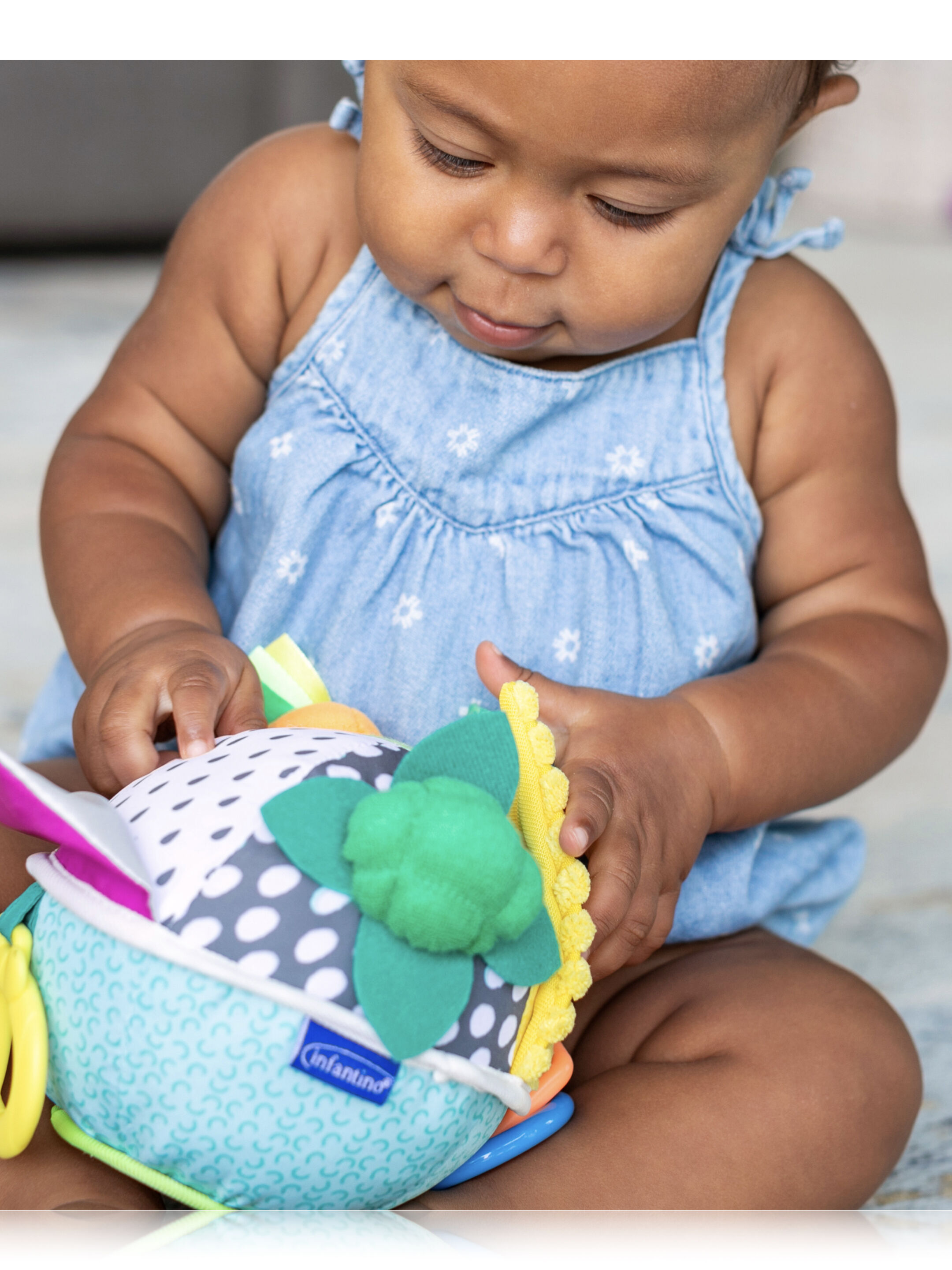 Infantino Busy Lil&rsquo; Sensory Ball&trade; image number 3