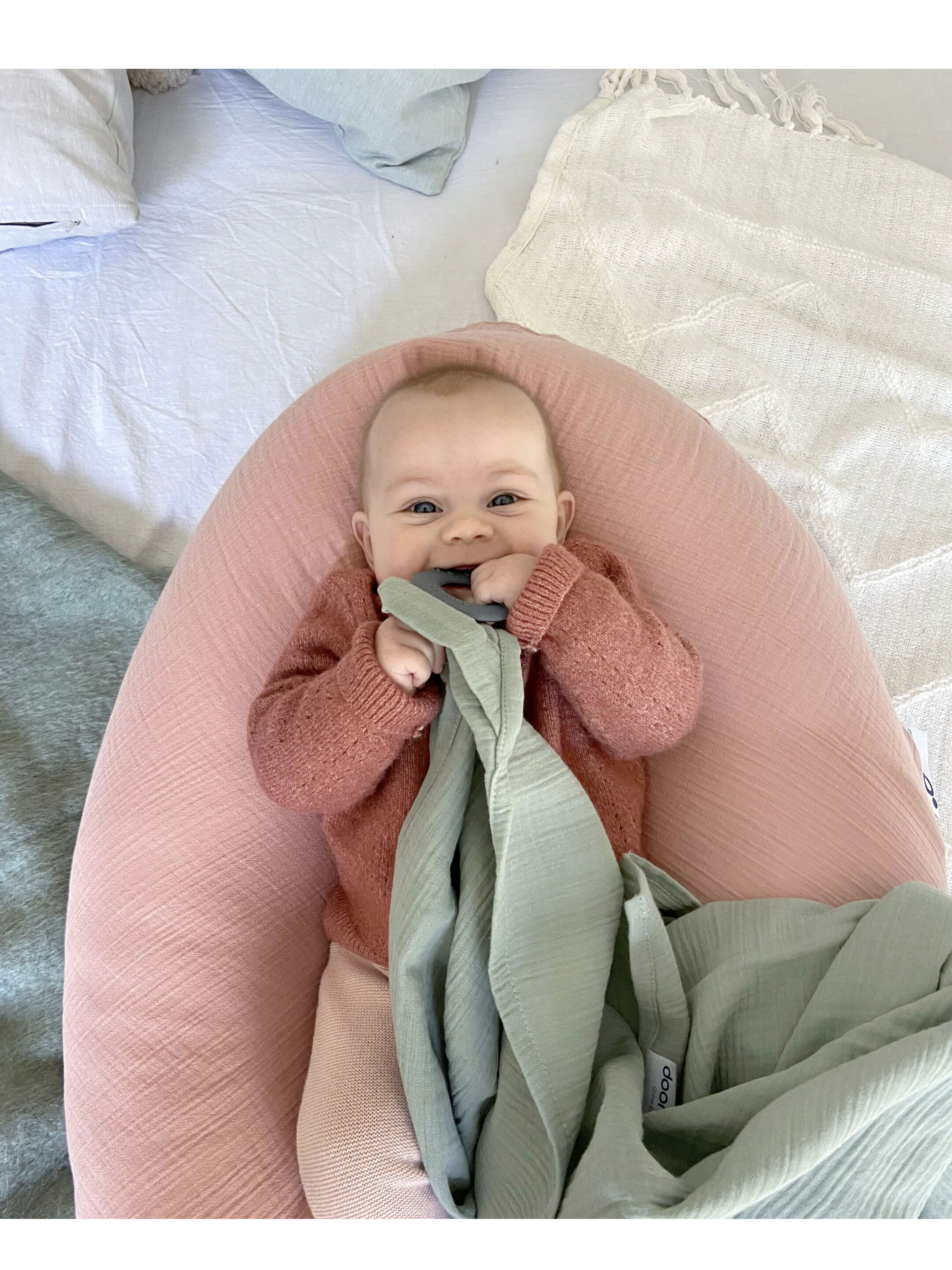 Doomoo Mom'N Play - Multi-Use Nursing Cape - Green image number 3