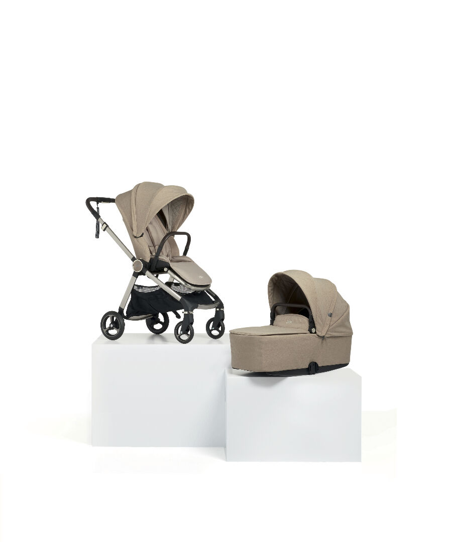 Strada Pebble Pushchair with Pebble Carrycot image number 1