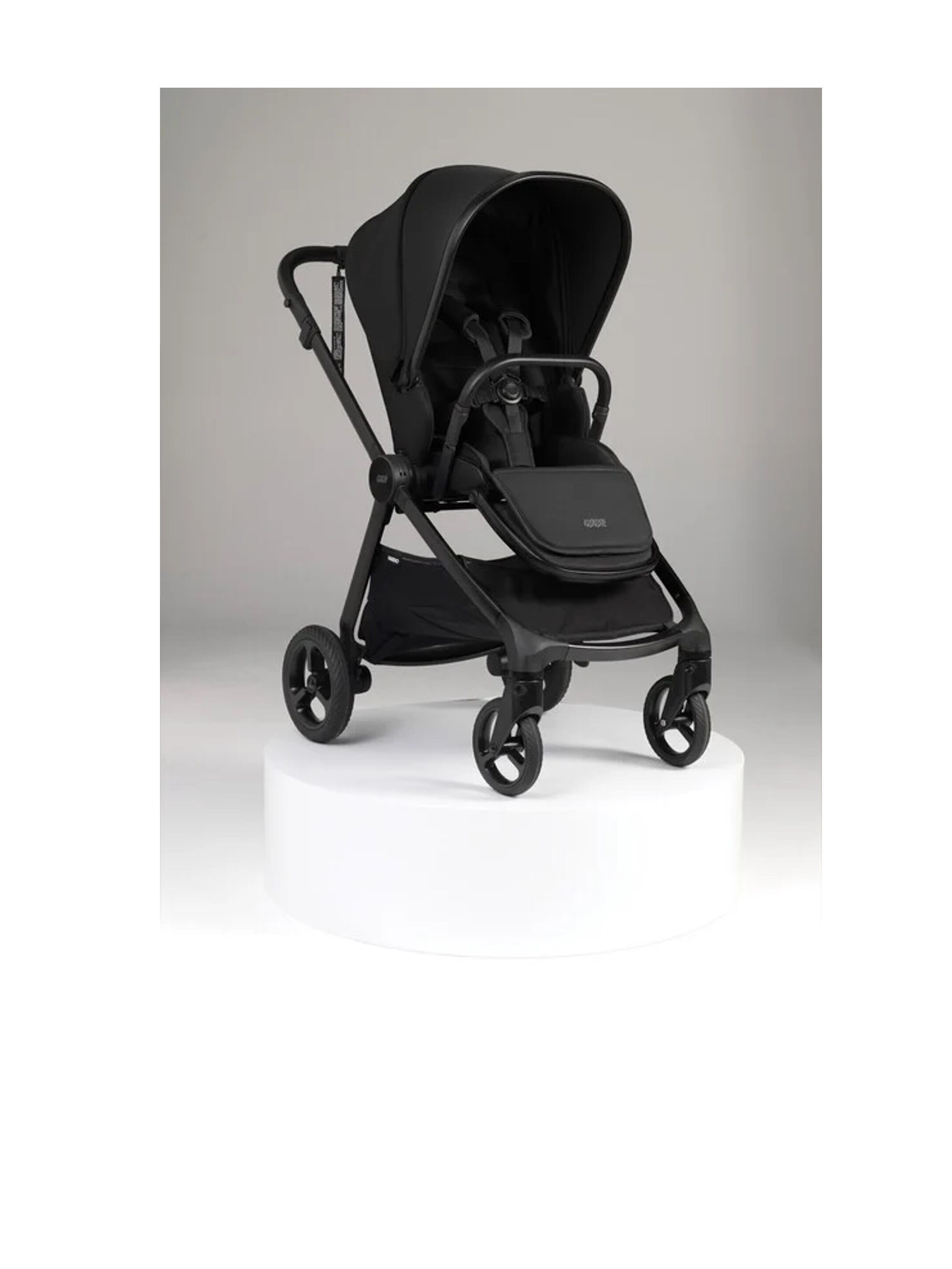 Vardo Noir Pushchair 5 Piece Bundle with Joie Car Seat image number 2