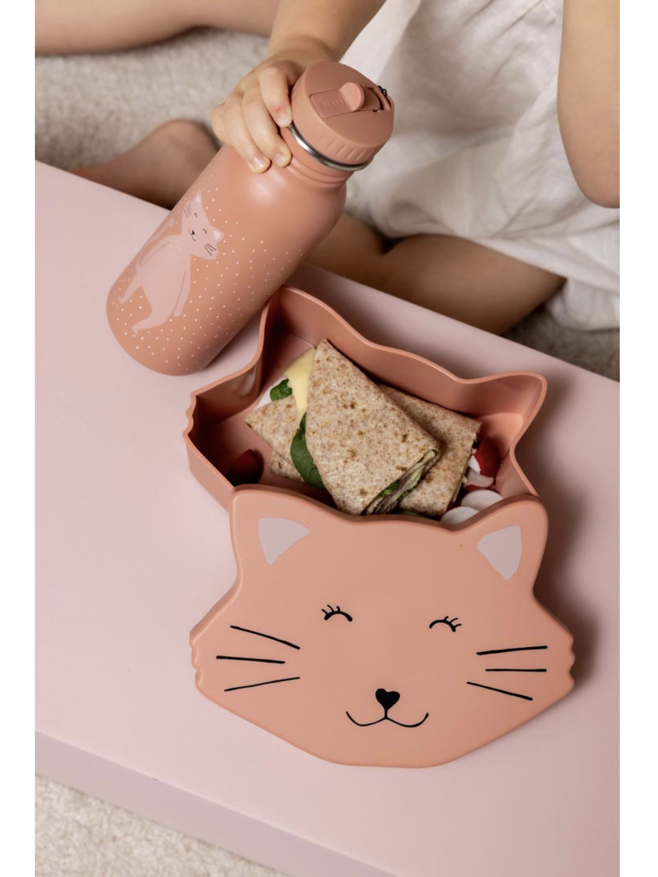 Trixie Shaped Lunch Box - Mrs. Cat image number 4