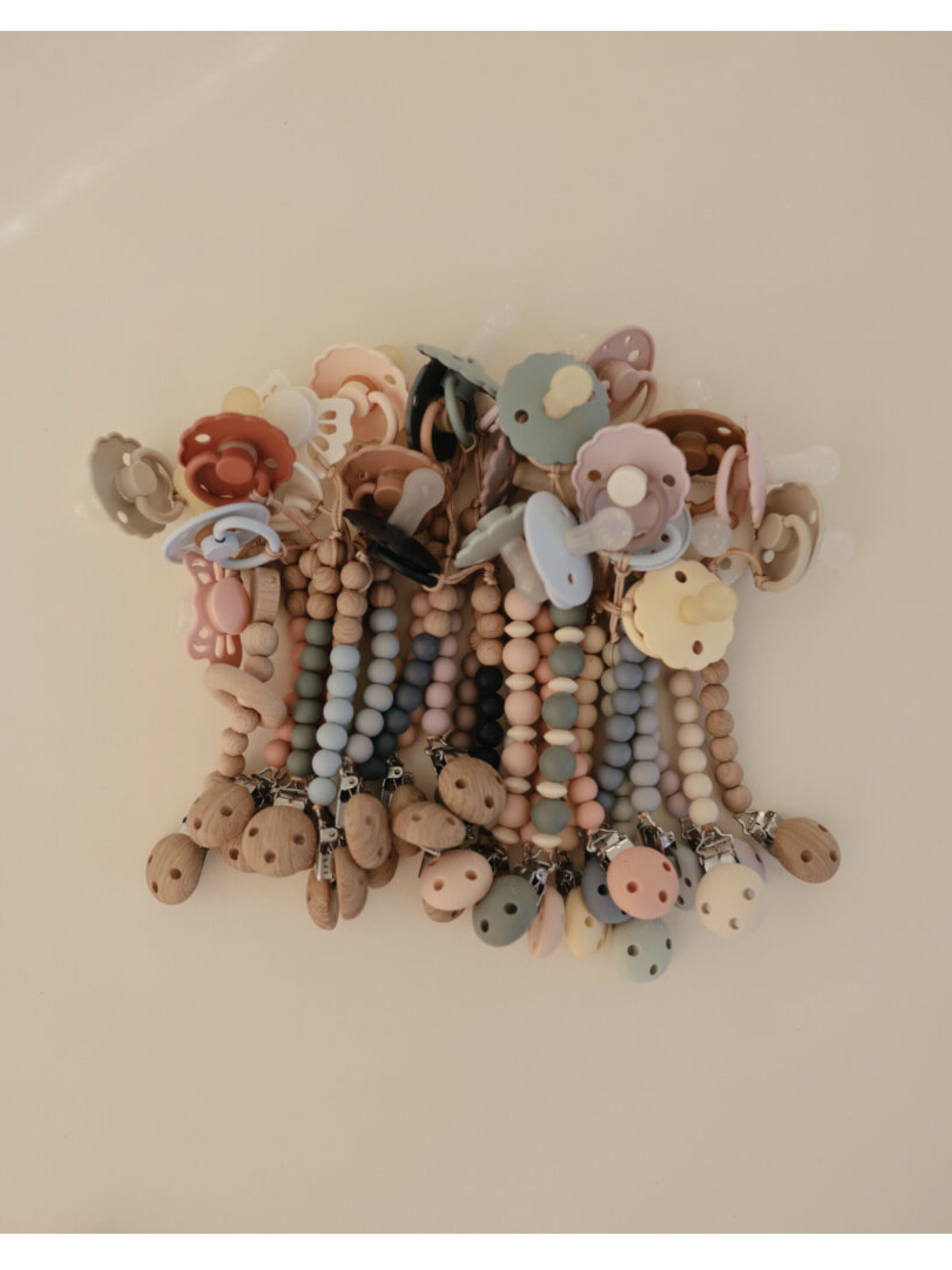 Mushie Pacifier Clips Halo Powder image number 4