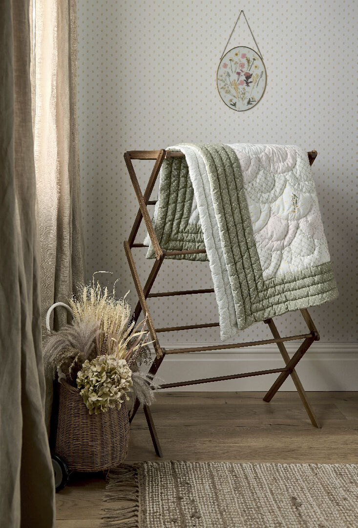Laura Ashley - Quilt image number 6