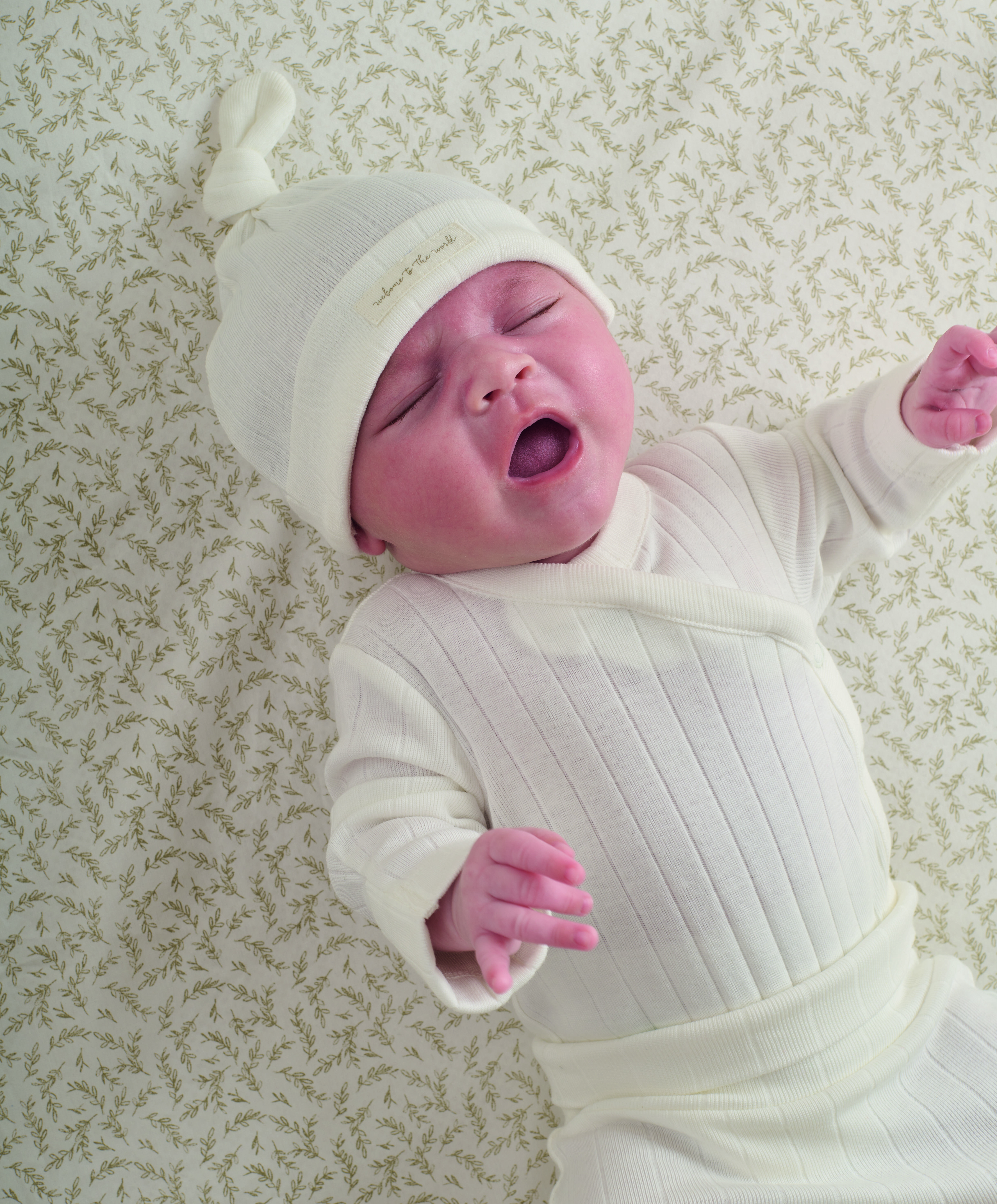 4 piece Newborn Starter Set image number 12