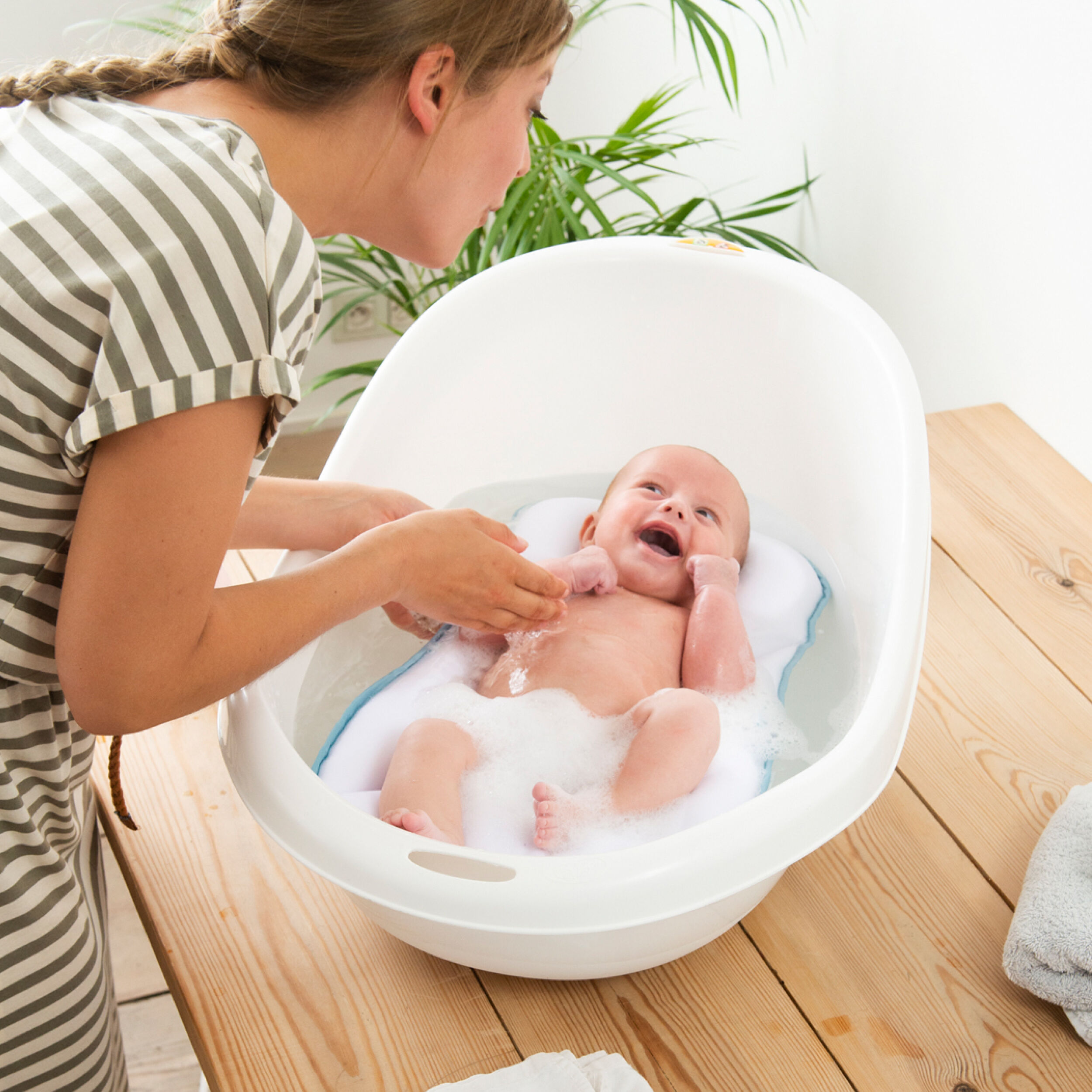 Doomoo Easy Bath Floating Mattress image number 4