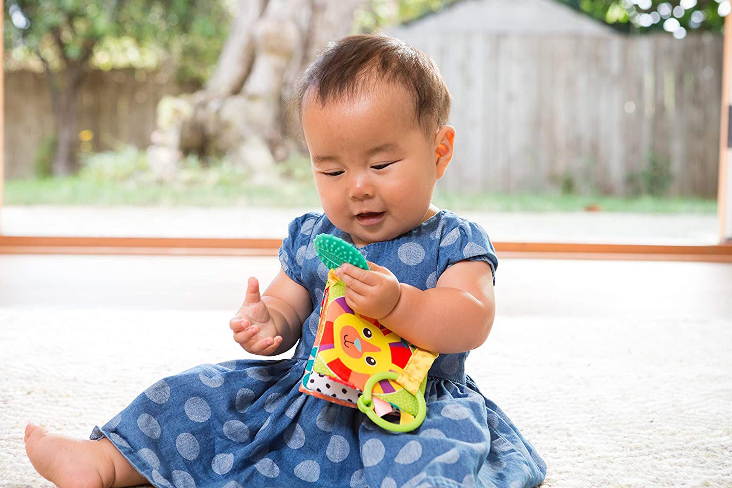 Infantino link & crinkle animal counting book image number 4