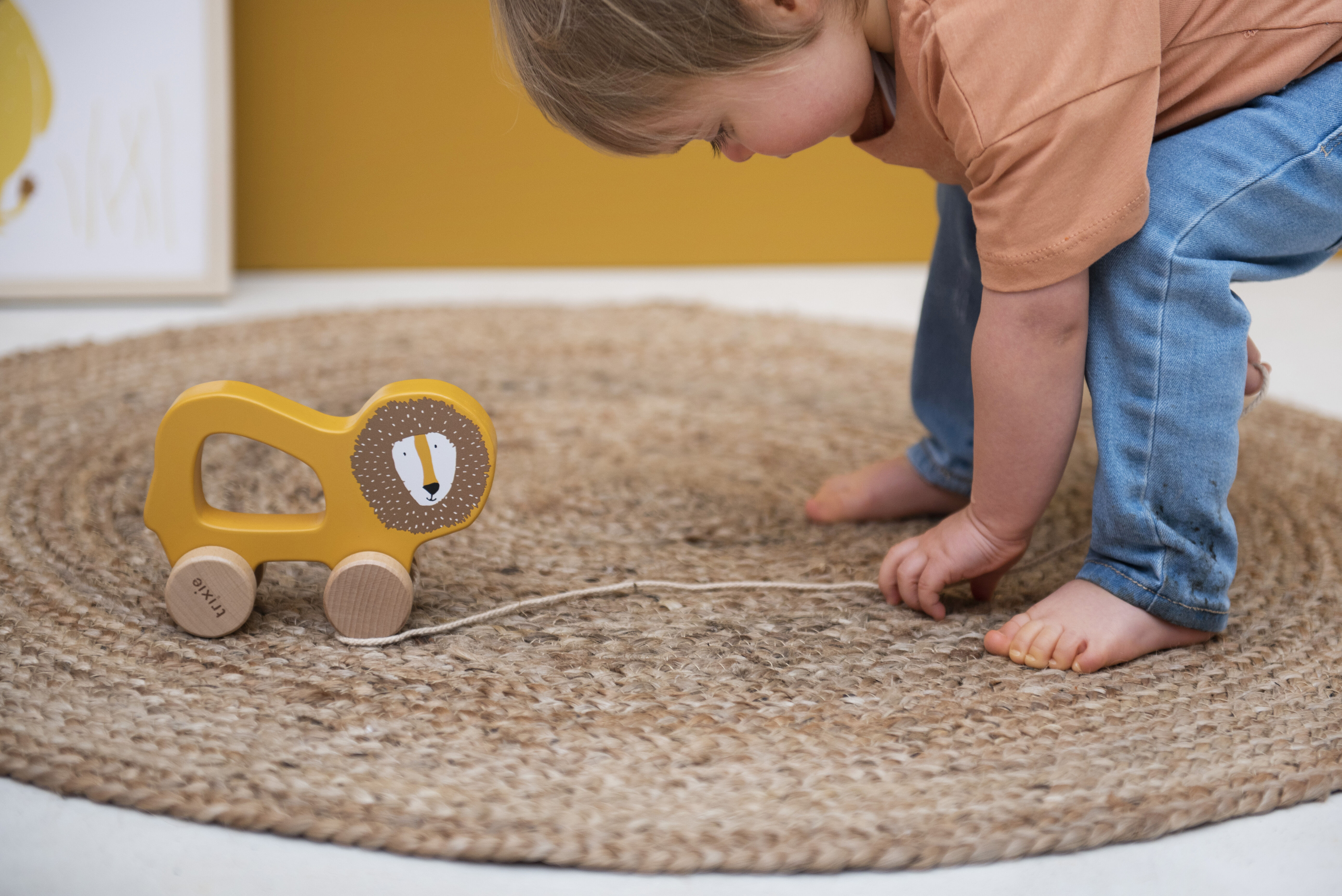 Trixie Wooden pull along toy Mr. Lion - Yellow image number 3