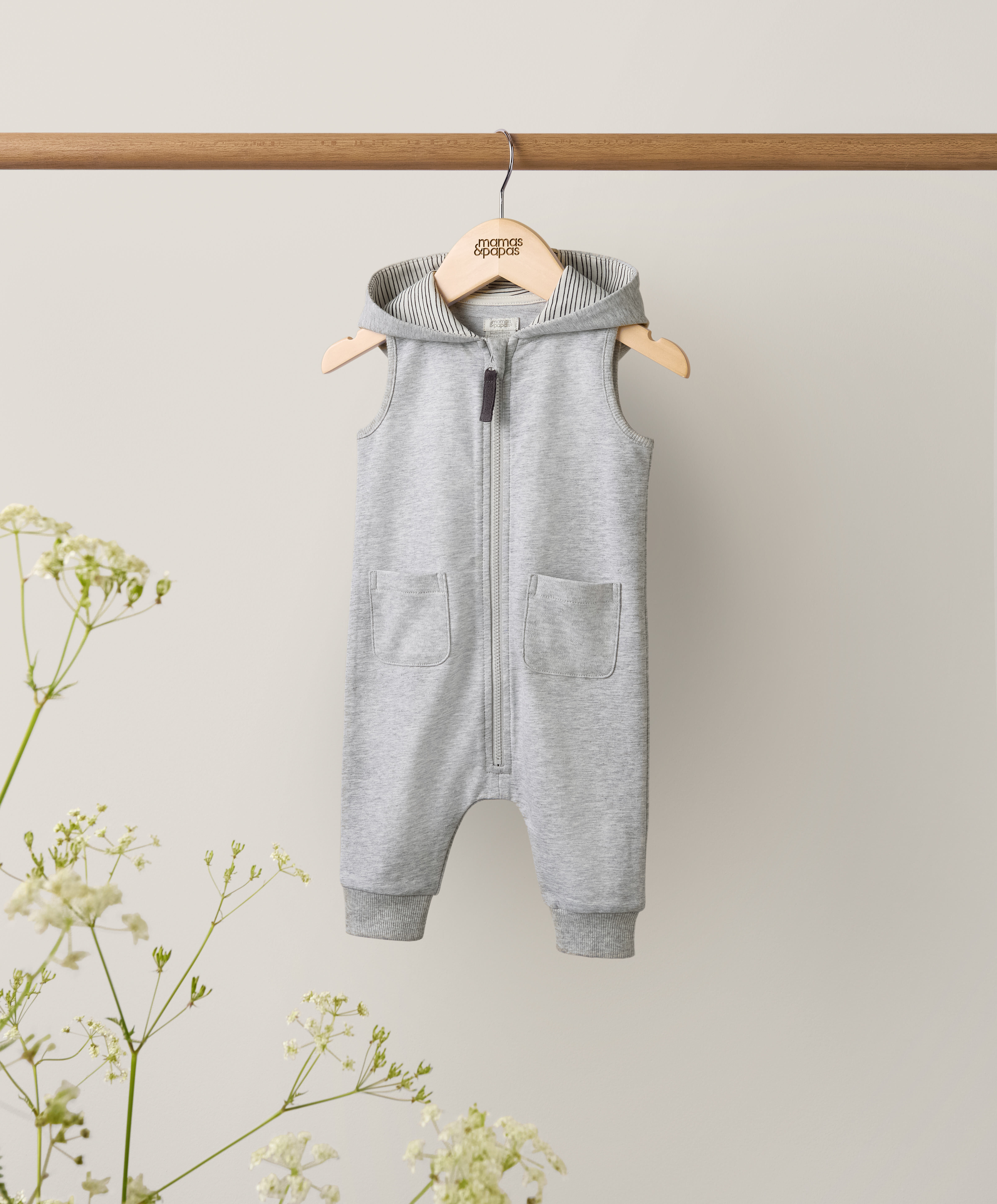 Hooded Sleeve Less Romper image number 3