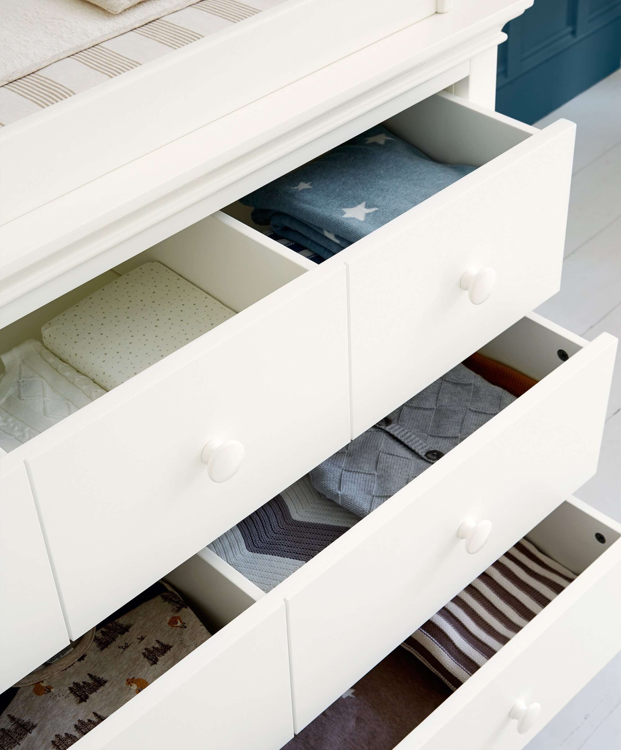Oxford Wooden 6 Drawer Dresser & Baby Changing Unit - White image number 5