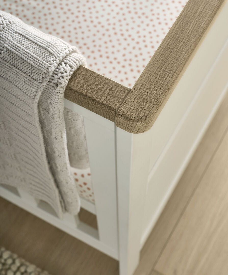 Wedmore Cotbed - White/Oak image number 3