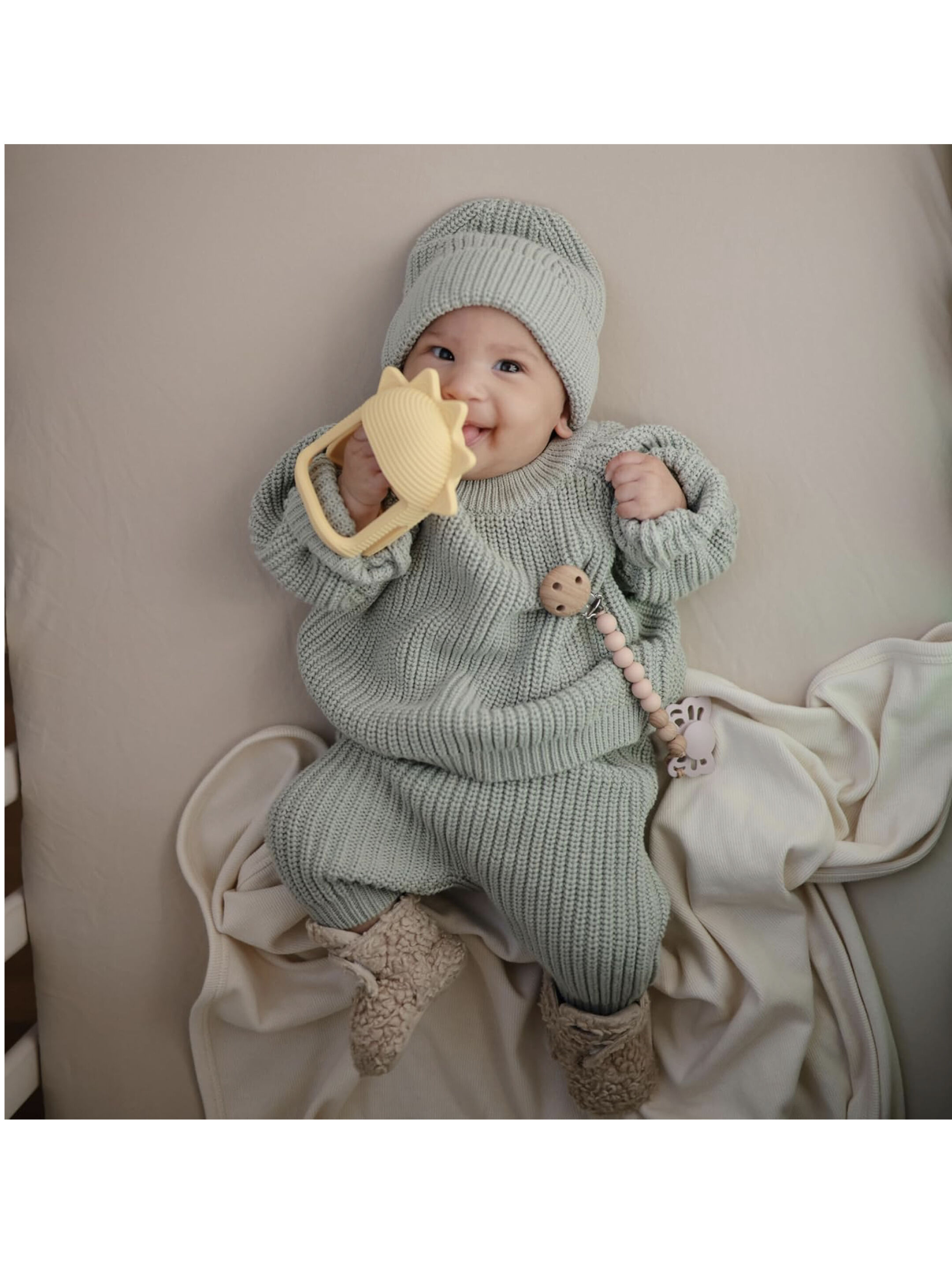 Mushie&nbsp;​​No-Drop Sun Teether​&nbsp;(Sunshine) image number 6